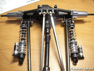 Axial(アキシャル)・SCX10・ジープ ラングラー G6 製作記 ～ ４リンク機構部分の組み立て完了
